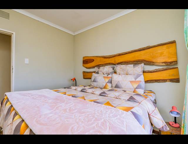 8 BEDROOM HOUSE FOR SALE IN COWIES HILL